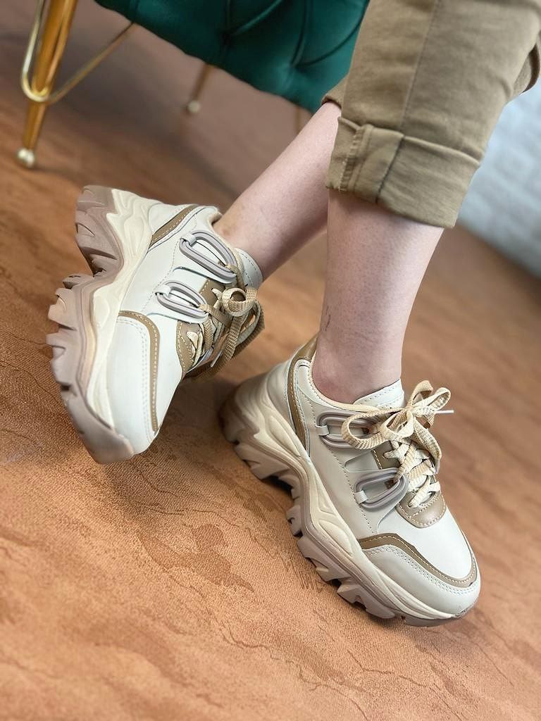 کفش کتونی لژدار