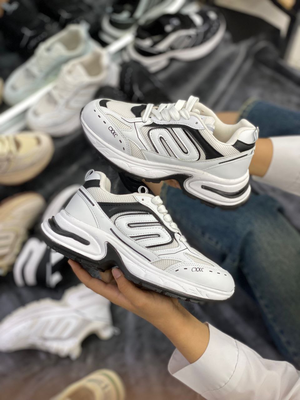 کفش کتونی لژدار