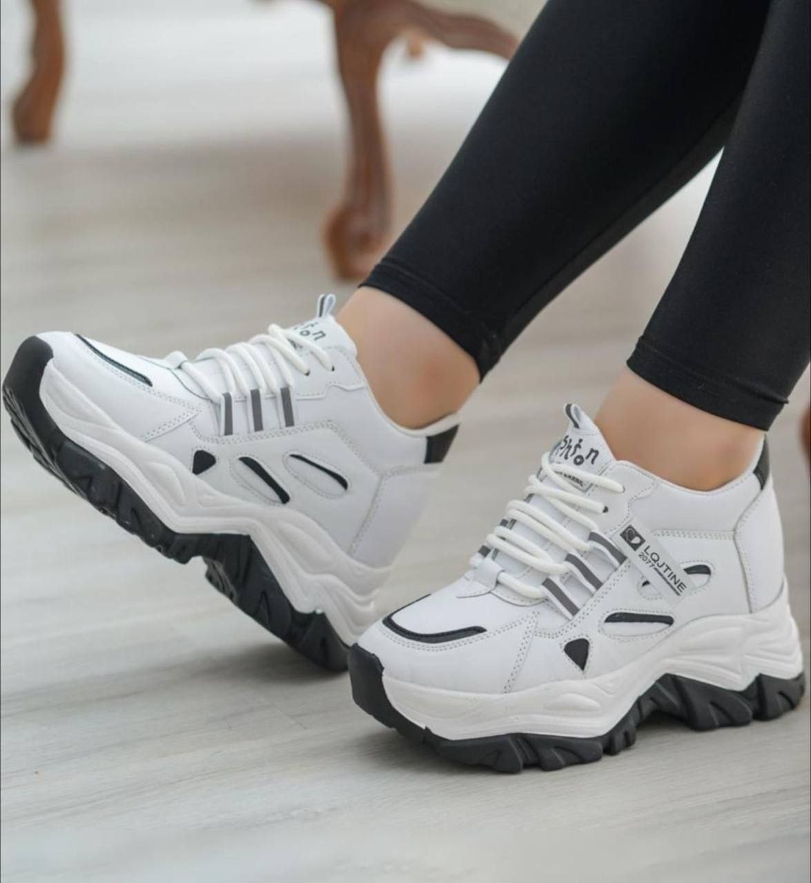 کفش کتونی لژ دار