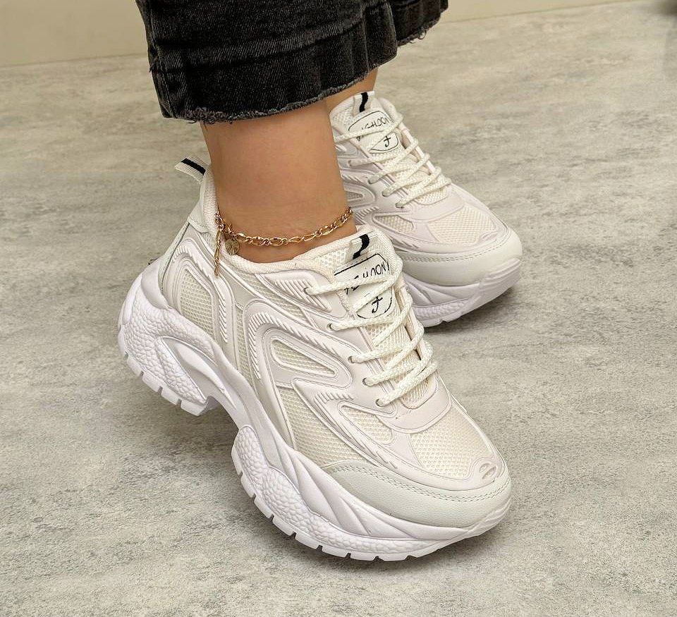 کفش کتونی لژدار