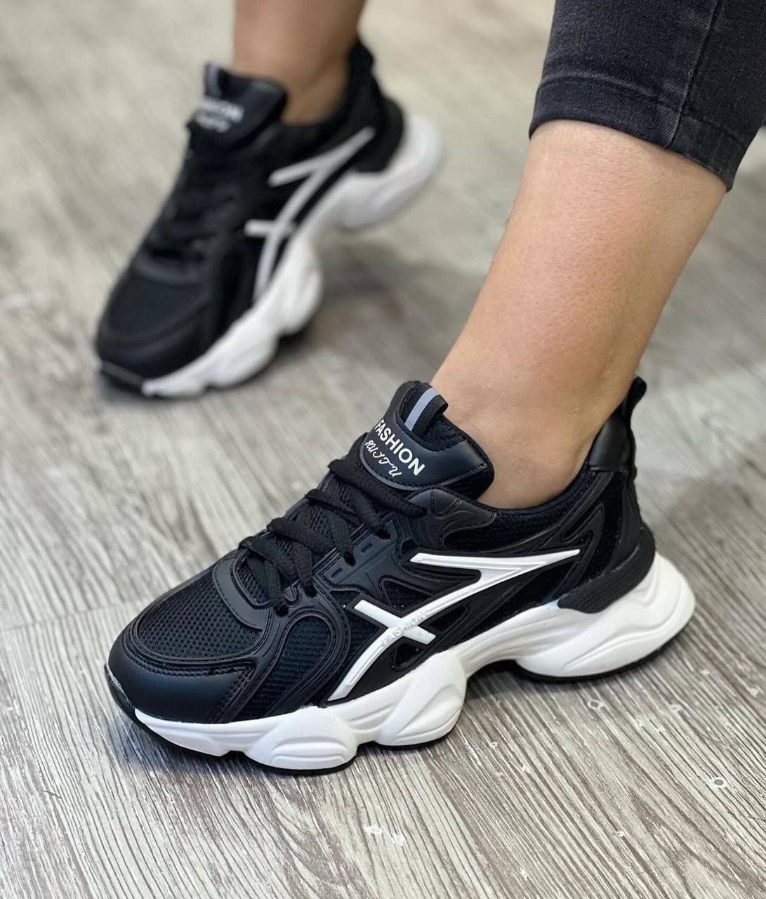 کفش کتونی لژدار