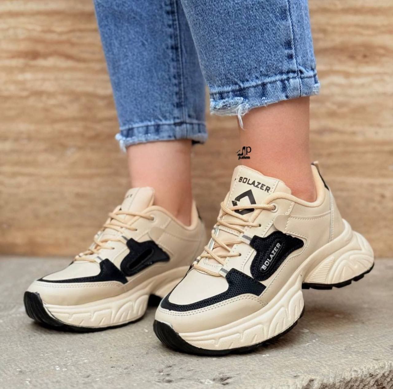 کفش کتونی لژ دار